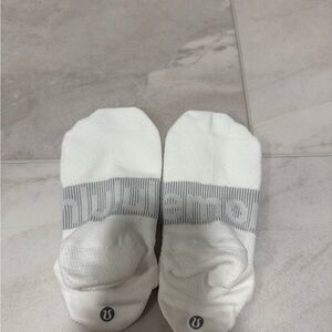 NWOT lululemon athletica White No-Show Socks women’s size 6